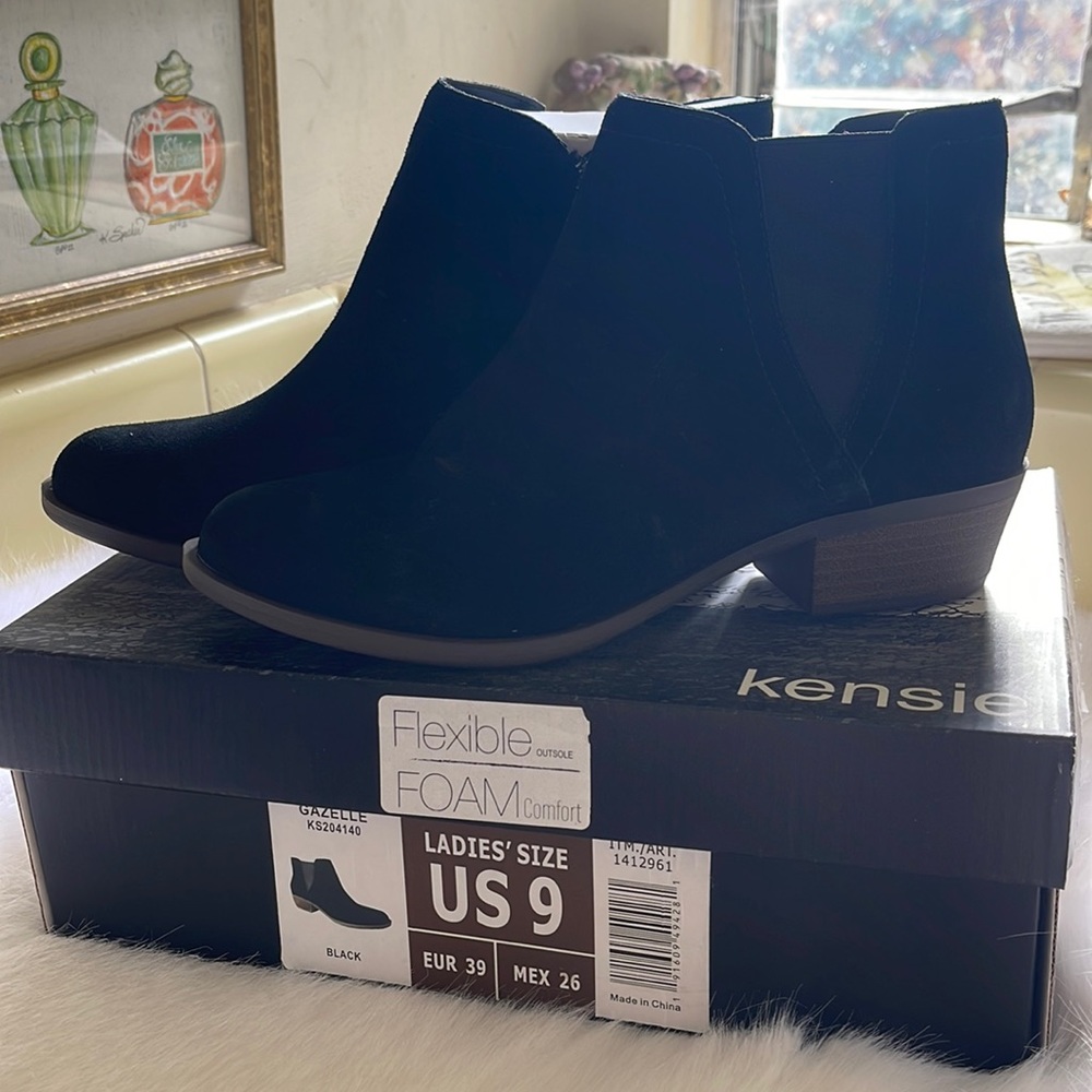 black ankle booties!